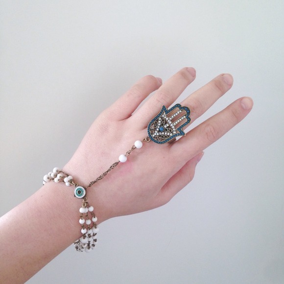Brandy Melville Jewelry - bronze hamsa slave bracelet