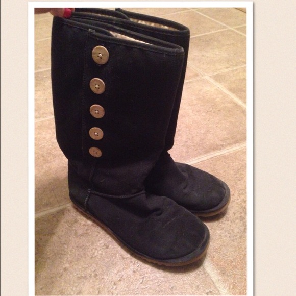 LoPro Black Uggs.