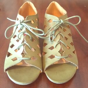 C Label Olive Wedges