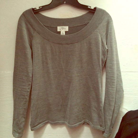 Long sleeve grey LOFT shirt