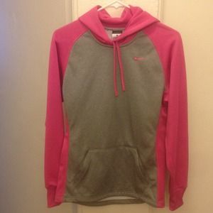 Nike therma-fit active sweatshirt