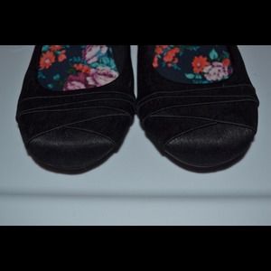 Black dress flats
