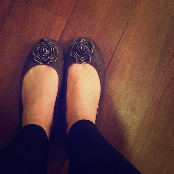 Madden Girl - size 8 - grey flats - Picture 1 of 1