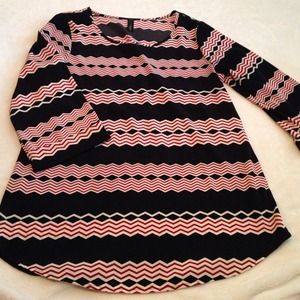 Black and red Chevron top