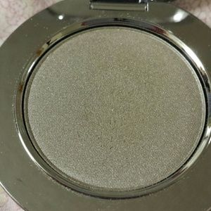 Beautiful R&R eyeshadows.