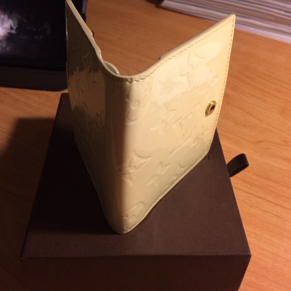 Louis Vuitton Vernis Cardholder - Picture 4 of 4