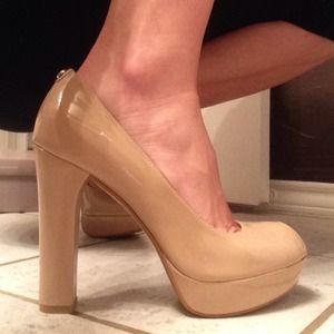 Michael Kors Nude patent leather peep toe heel💙