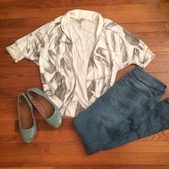 🎉FLASH SALE🎉 Feather print cardigan