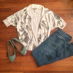 🎉FLASH SALE🎉 Feather print cardigan