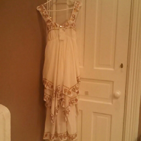 So feminine Dress Stunning and unique NWT - Picture 3 of 4