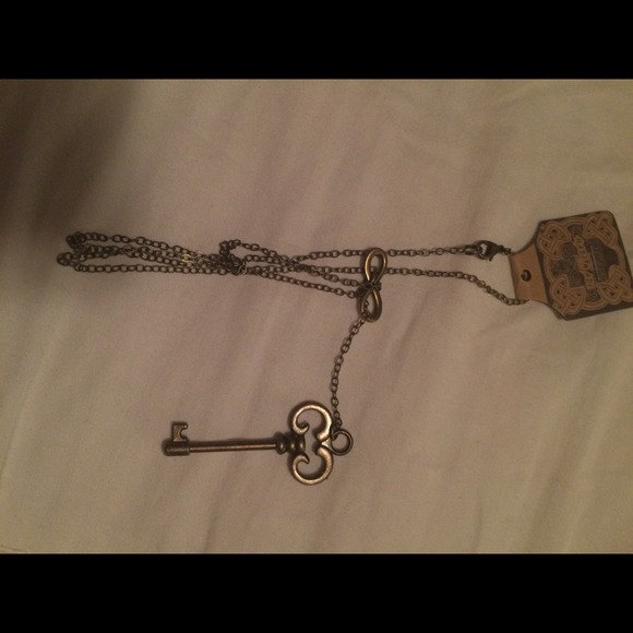 Lariat necklace