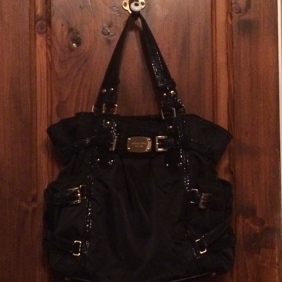Micheal Kors black purse