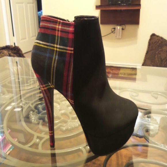 Final $ Black bootie with plaid heel