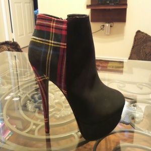 Final $ Black bootie with plaid heel