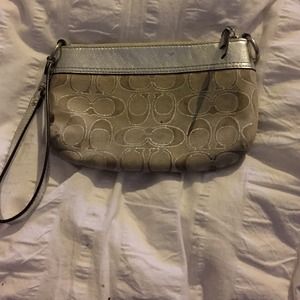 Coach wristlet guc