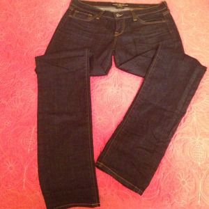 Never worn Lucky Brand Charlie Skinny Jeans.