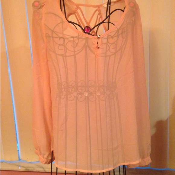 Cute Top with open pattern in back