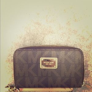 Michael kors wristlet AUTHENTIC