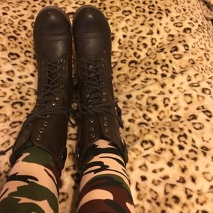 Combat boots