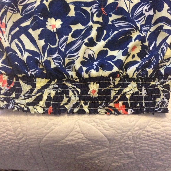 Banana republic top - Picture 2 of 4