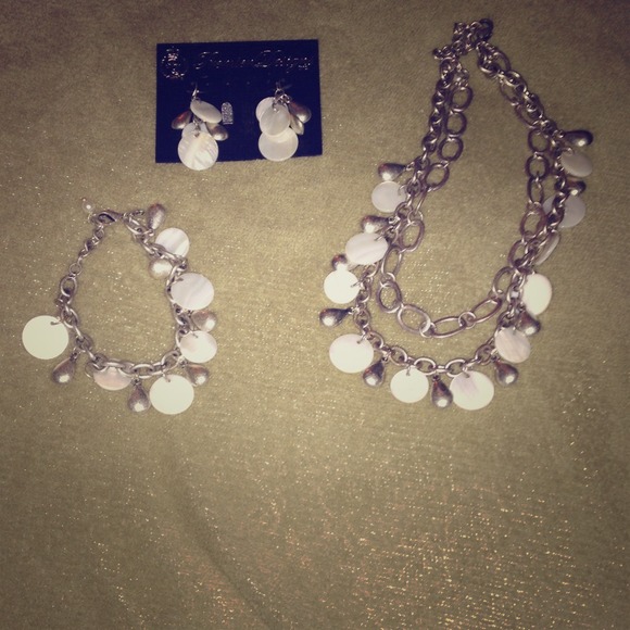 Great silver set w off white stone pieces