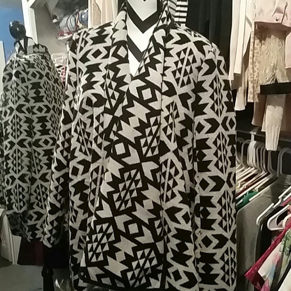 Aztec Poncho - Picture 2 of 2