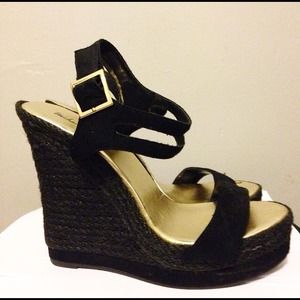 🚫RESERVED🚫Cute Black Wedges with Gold Buckle