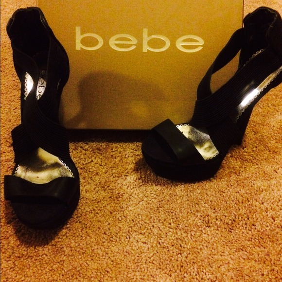 Bebe pumps