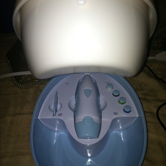 🚫SOlD🚫Minicure Bowl with nail buffing pen.