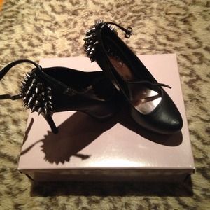 Spiked  Bakers pumps