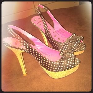 Not rated polka dot, b&w platform heels❤️