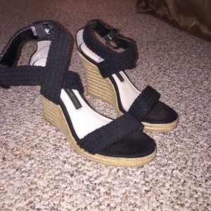 Black wedges
