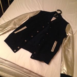 ❌SOLD❌ 💜Urban outfitters jacket. Size M💜