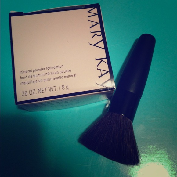 Mary Kay Beige1 Mineral powder foundation w/ brush