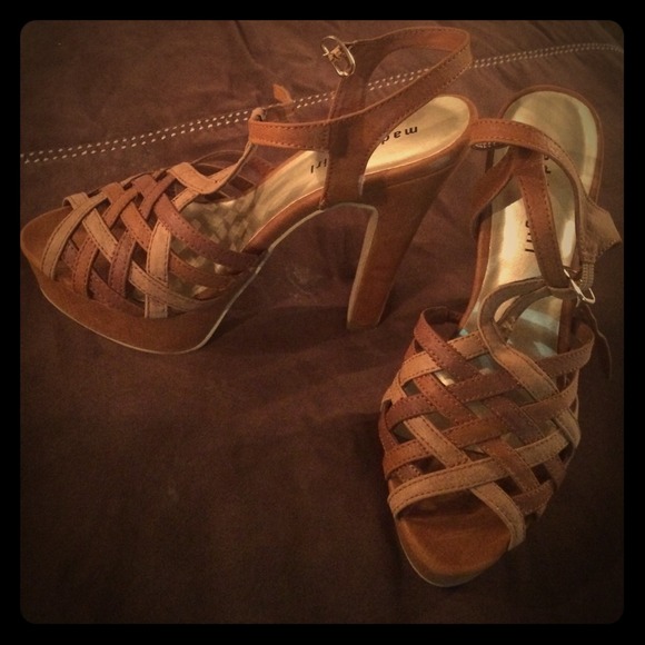 Madden Girl heels with platform. Cognac!👠