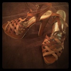 Madden Girl heels with platform. Cognac!👠