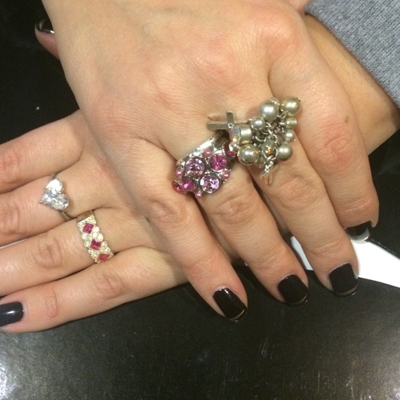 Bundle of 4 rings! Fabulous!