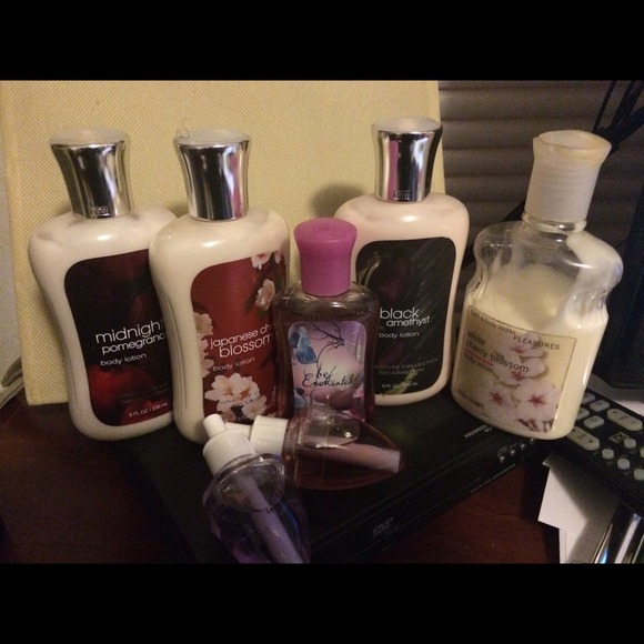 Small lot of Bath and Body Works items.