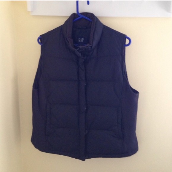 Black puffer vest