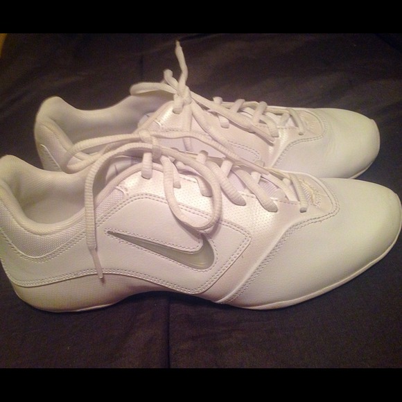 Nike Sideline Cheer Sneakers