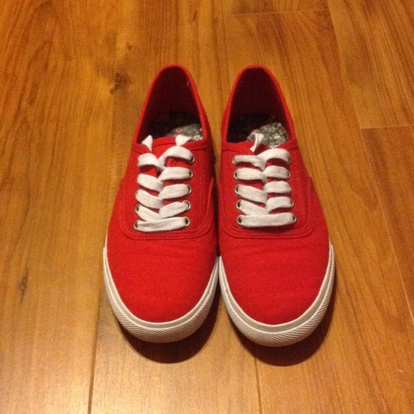 Mossimo Red sneakers ⭕️