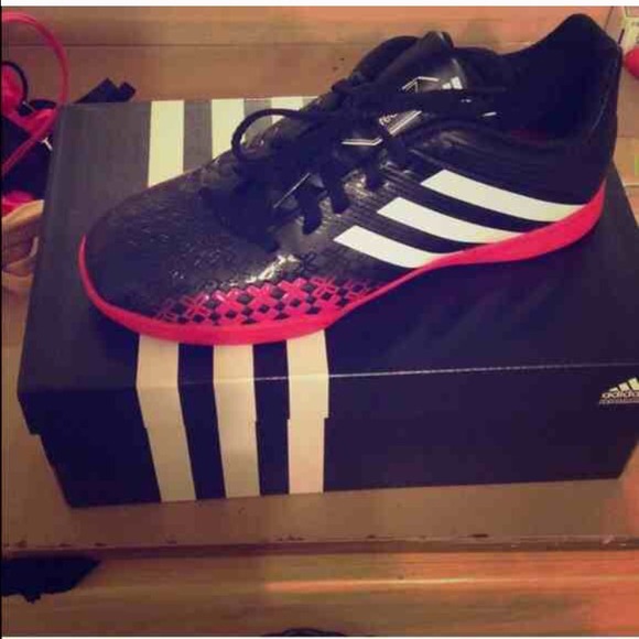 Bundle Adidas shoes and forever 21 skirt!