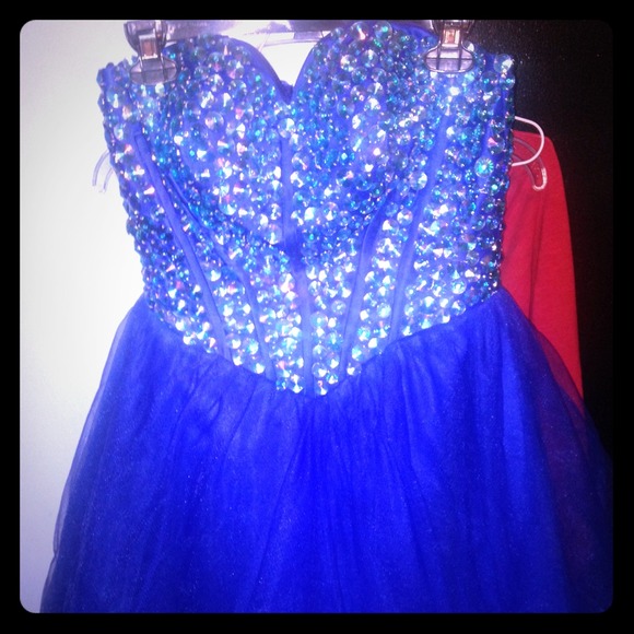 Beautiful short formal dress!!