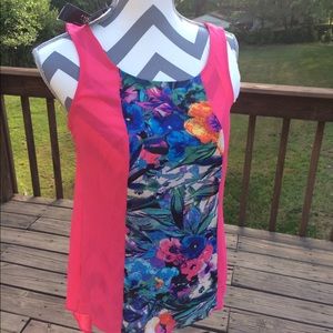 🌺 NWT Hot Pink High Low Top