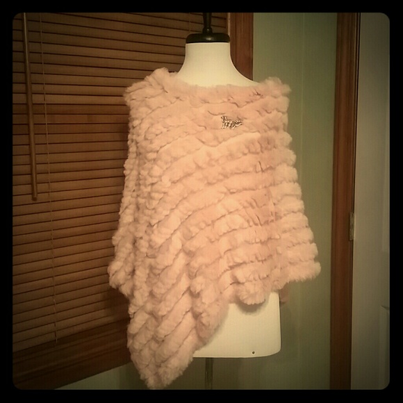 Fur poncho - Picture 1 of 1