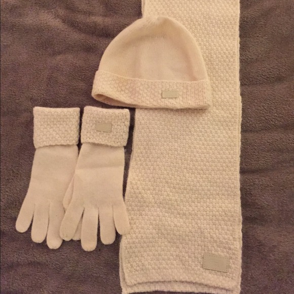 ***SOLD***. Coach Hat, Glove and Scarf set
