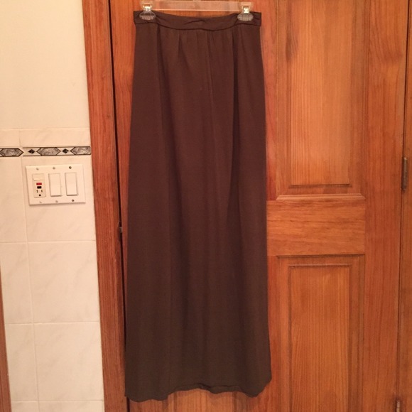 NWOT zipper up maxi skirt