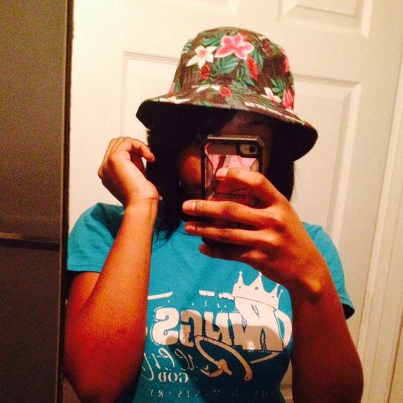 Bucket Hat 🔥