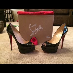 Black lady peep louboutins