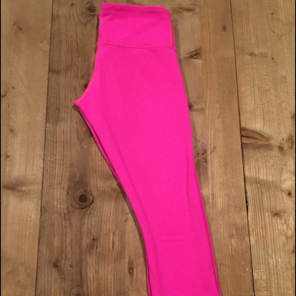 Lululemon wunder crop pants - size 4